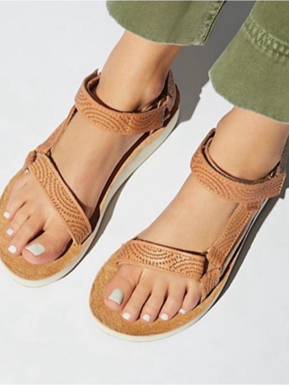 New nwot Teva Midform Geometric Universal Sandal 9